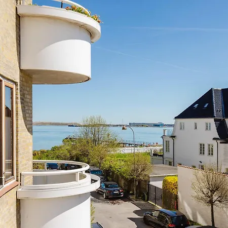 Апартаменты Elegant W Sea Views And Access Хеллеруп