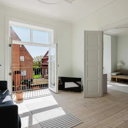 Elegant W Sea Views And Access Lägenhet *